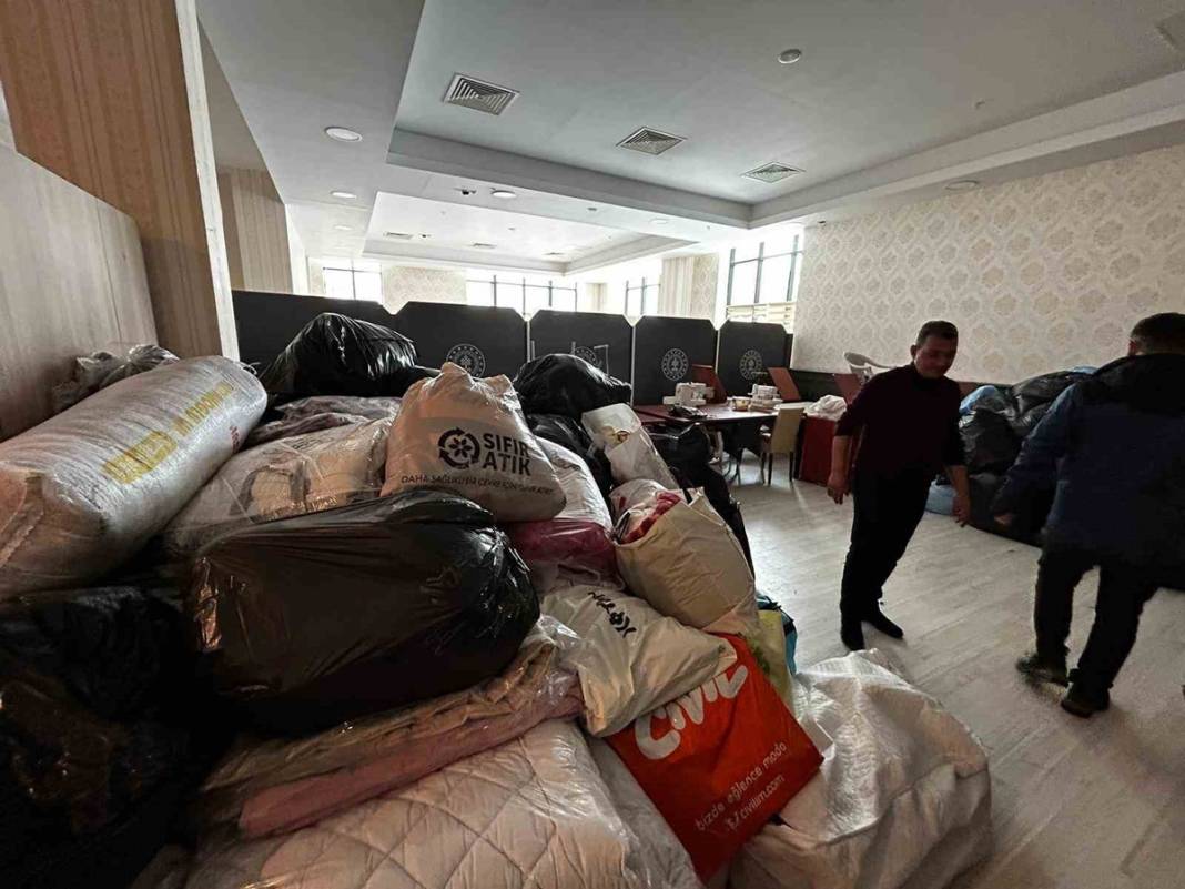 Deprem bölgesine yardım kampanyası başladı! İşte bölgede en çok ihtiyaç duyulan malzemeler ve yardım yapılacak adresler 11